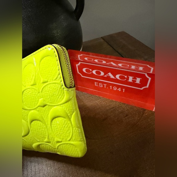 Coach Signature Neon Green Wristlet - Picture 7 of 8
